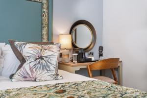 The Manor Coastal Hotel & Inn, Blakeney - The Coaching Inn Group客房内的一张或多张床位