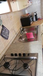 A kitchen or kitchenette at Appartamento vista mare Posidonia