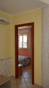 A bed or beds in a room at Appartamento vista mare Posidonia