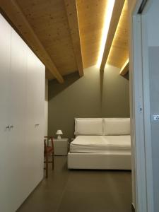 a white couch in a room with a wooden ceiling at L'Alfiere 2 in Corato