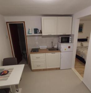 Kuchyň nebo kuchyňský kout v ubytování Apartments & room Ivica Split