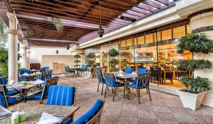 Restaurace v ubytování Coral Beach Resort Sharjah