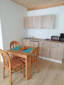 Kuchyň nebo kuchyňský kout v ubytování Gegenüber der Mühle