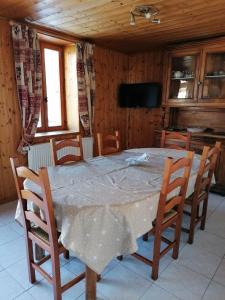 Telewizja i/lub zestaw kina domowego w obiekcie chalet Mont-Blanc