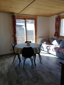Część wypoczynkowa w obiekcie chalet Mont-Blanc