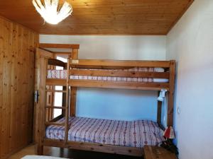 a bunk bed room with two bunk beds in a cabin at chalet Mont-Blanc in Combloux