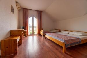 Tempat tidur dalam kamar di Hotel & Restaurant Babic