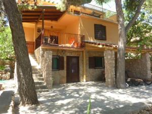 a house with a porch and a balcony on top of it at Studio Orange in Zavala