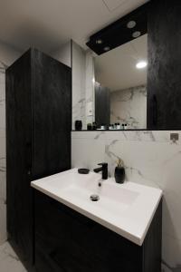 Фотография из галереи Villa Bauhaus Wellness Apartman Fsz. 1 в Шиофоке +24 фотографии