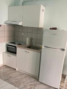 A kitchen or kitchenette at valantis room