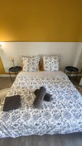 Posteľ alebo postele v izbe v ubytovaní Joli Appartement 27m2 Terre d'Ocre en village vacances en Camargue