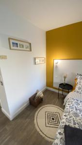 Posteľ alebo postele v izbe v ubytovaní Joli Appartement 27m2 Terre d'Ocre en village vacances en Camargue