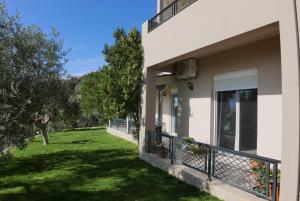 Vonkajšia záhrada v ubytovaní Renting House GALINI
