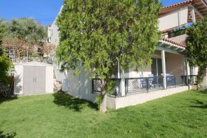 Vonkajšia záhrada v ubytovaní Renting House GALINI