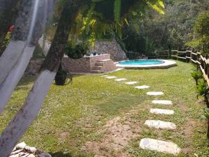 Bazén v ubytování Cabaña la palma nebo v jeho okolí