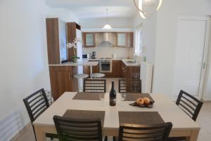 Kuchyňa alebo kuchynka v ubytovaní Renting House GALINI
