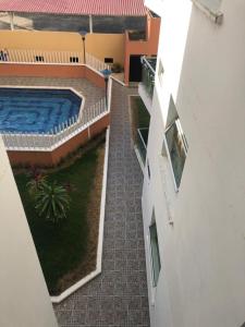 an aerial view of a building with a swimming pool at CIC APARTAMENTOS cerca UNICOR IMAT in Montería