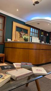 a waiting room with a reception desk and a counter at Boroni Palace Hotel in Ouro Preto
