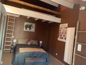 a bedroom with a bunk bed and a ladder at paradis blanc in Orelle