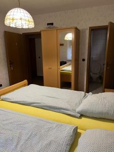 a bedroom with two beds and a bathroom at Doppelzimmer Nr 5 in Freiensteinau