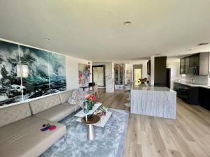 Băuturi la Luxury Beverly Hills 24 Hour Security Home 2 Bedrooms Perfect Location