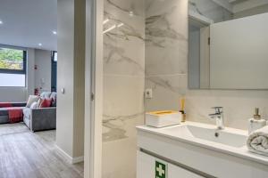 Koupelna v ubytování Tristão Vaz II, a Home in Madeira + 20 fotografií