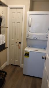 Kuchyň nebo kuchyňský kout v ubytování The Orchard Suite of Sebring + 8 fotografií