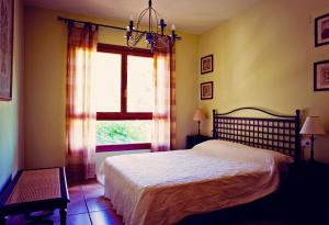 a bedroom with a large bed and a window at Apartment Bonmont in Bonmont Terres Noves