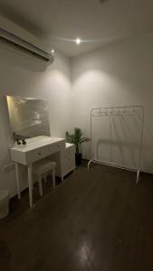 a bathroom with a white sink and a mirror at شقة جديدة ومفروشة للايجار اليومي والشهري في محافظة الرس in Ar Rass