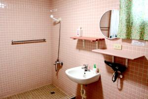 Bilik mandi di Lowkey B&B 低調民宿