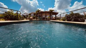 Bazén v ubytování Hermoso Glamping Creta nebo v jeho okolí