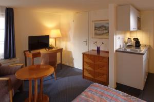 Kuchyň nebo kuchyňský kout v ubytování Hotel Hine Adon Fribourg