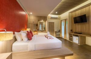 TV a/nebo společenská místnost v ubytování Lanta Sand Resort & Spa