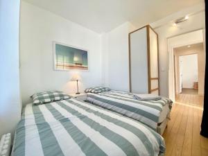 Posteľ alebo postele v izbe v ubytovaní Appartement proche plage avec vue mer