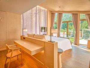Hotel MYS Khao Yai的电视和/或娱乐中心