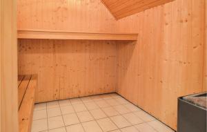 Фотография из галереи Stunning Home In Væggerløse With Sauna в городе Bøtø By