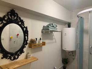 Ένα μπάνιο στο A6 Apartment +33 φωτογραφίες