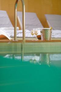 Bazén v ubytování Chic Boutique Hotel Vlore nebo v jeho okolí