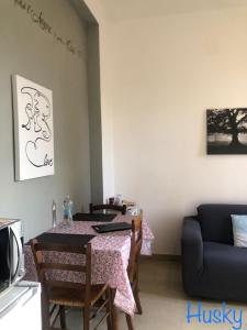 A seating area at Villa Le Vignole