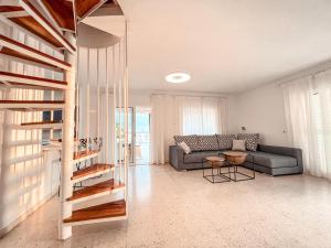 Posezení v ubytování Villa Julia, First Line, 3 Bedrooms, Stunning Ocean View and Pool in Callao Salvaje