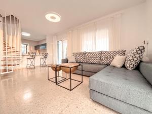 Posezení v ubytování Villa Julia, First Line, 3 Bedrooms, Stunning Ocean View and Pool in Callao Salvaje