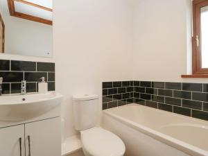 Un baño de Delphine Lodge, Meadow View Lodges