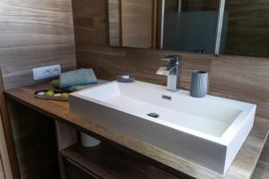 a bathroom with a white sink and a mirror at Appartement proche DisneyLand et Paris in Bussy-Saint-Georges