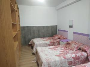 Łóżko lub łóżka w pokoju w obiekcie Nores Buenavista