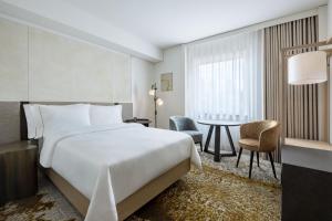 a hotel room with a bed and a table at The Westin Grand Frankfurt in Frankfurt/Main
