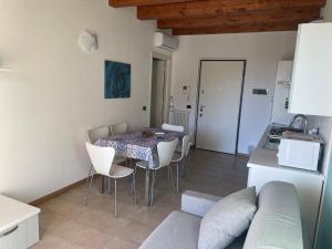 A seating area at Sun Lake Iseo apartment