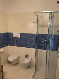 A bathroom at Sun Lake Iseo apartment