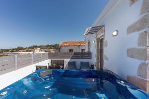 Kép Avli Village Home with Outdoor Jacuzzi szállásáról Vafészben a galériában
