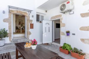Kép Avli Village Home with Outdoor Jacuzzi szállásáról Vafészben a galériában