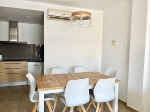 Kuchyňa alebo kuchynka v ubytovaní Apartament Familiar Av. Tarragona